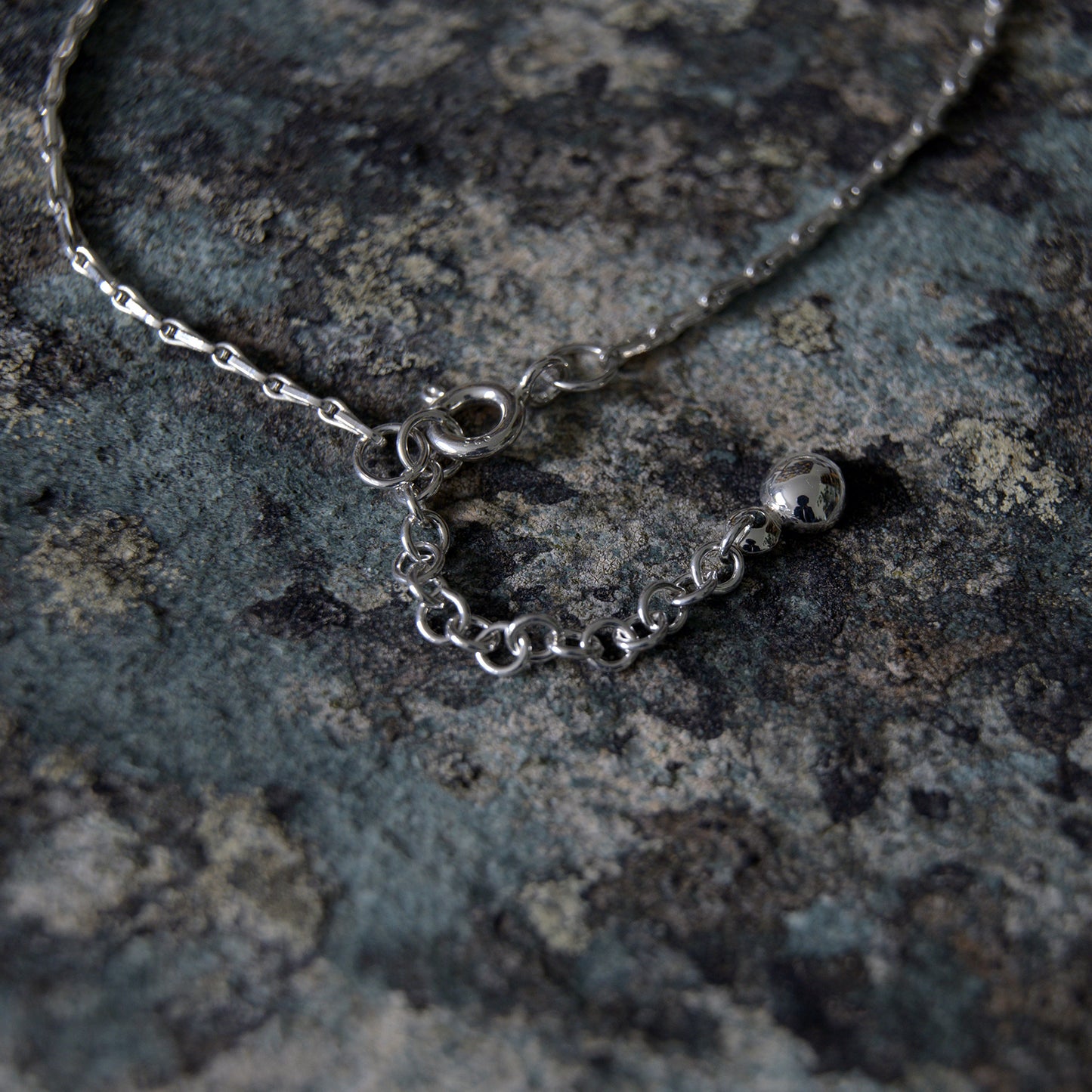 Kando Linear Bracelet