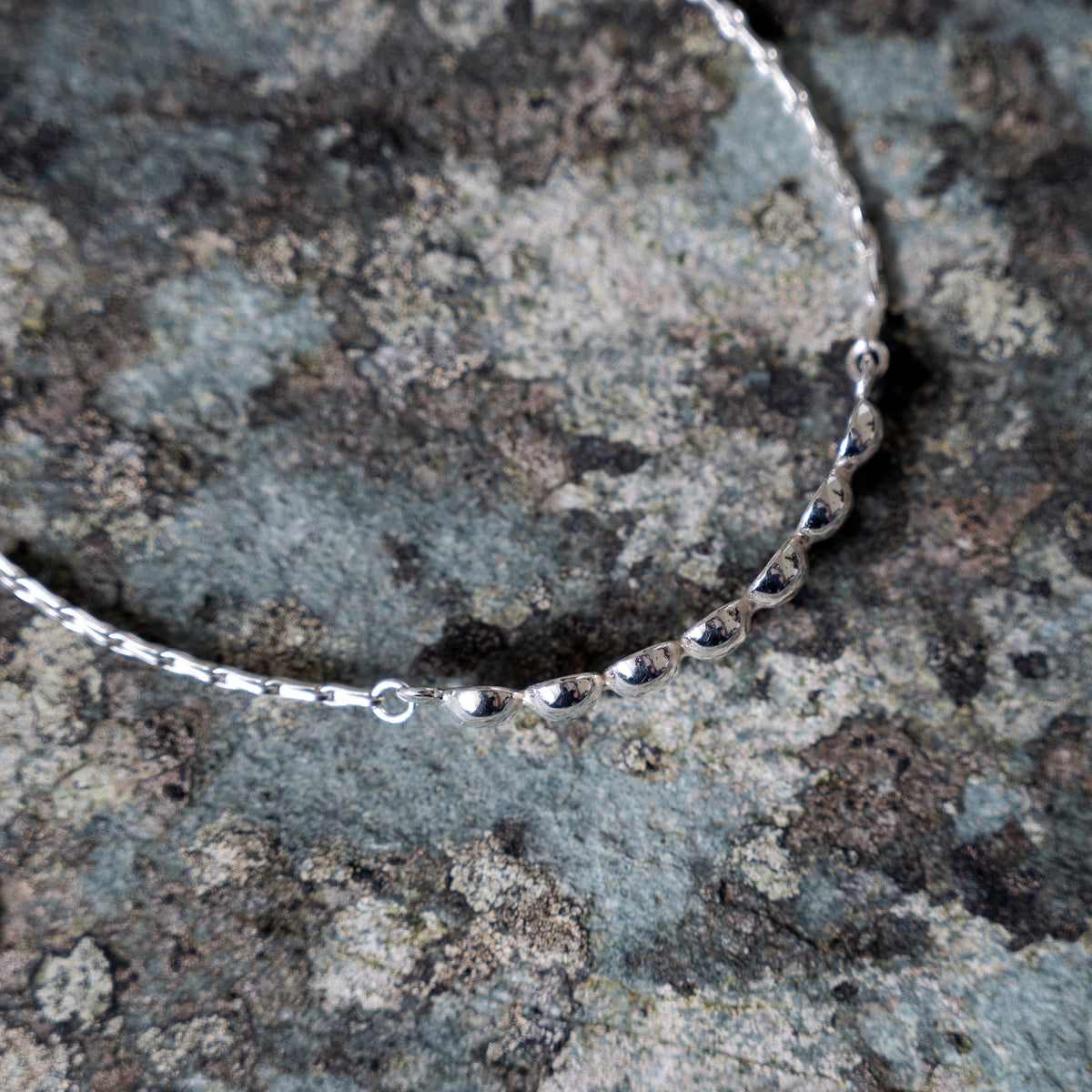 Kando Linear Bracelet