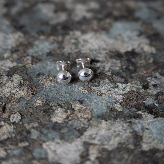 Kando Medium Stud Earrings