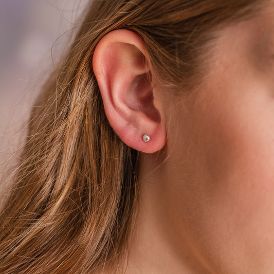 Kando Tiny Stud Earrings