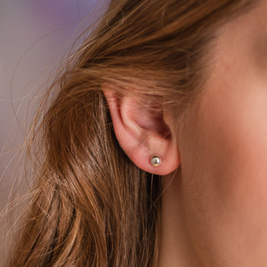 Kando Small Stud Earrings