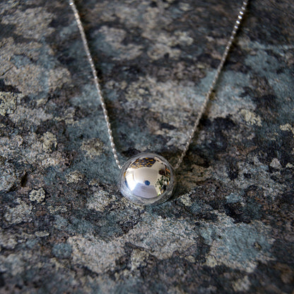 Kando Medium Pendant
