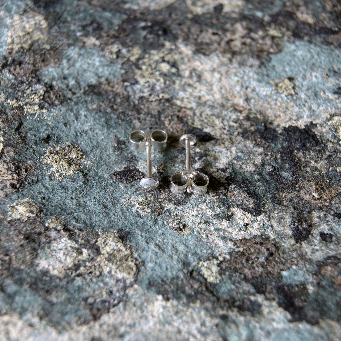 Kando Tiny Stud Earrings