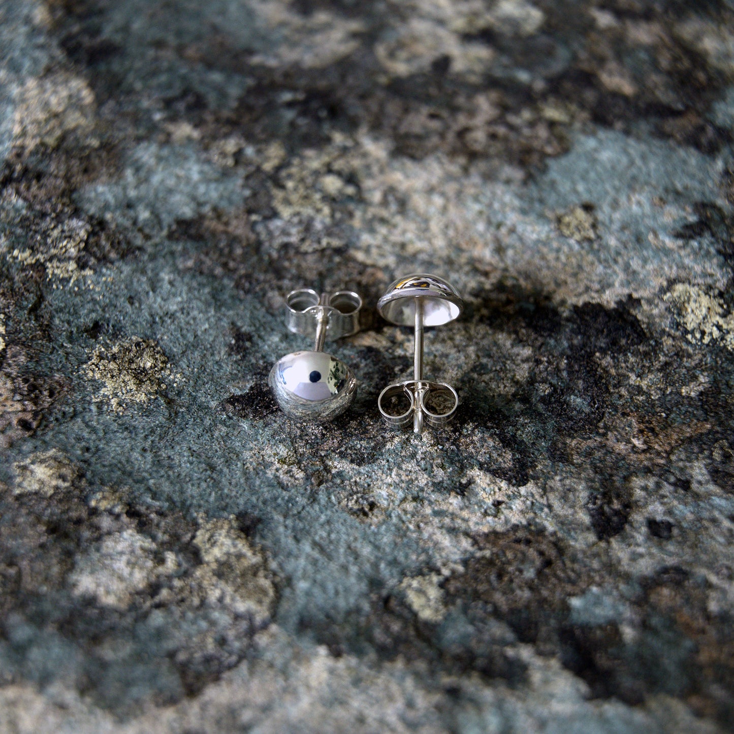 Kando Medium Stud Earrings