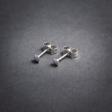 Kando tiny stud earrings